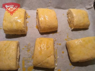 Gluten-free sunflower cubes with cheese