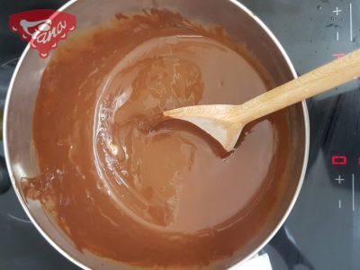 Piernik bezglutenowy z nadzieniem w polewie czekoladowej