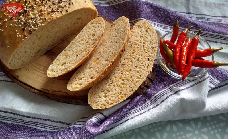 Gluten-free bread with chili and cheddar