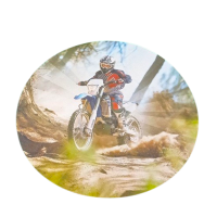 Oplatka motorkář v lese
