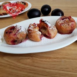 Pflaumen im glutenfreien Zimtteig