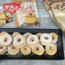 Gluten-free vanilla wreaths