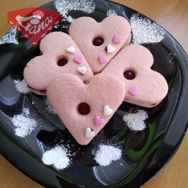 Gluten-free raspberry hearts Gluten-free raspberry hearts