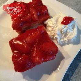 Gluten-free strawberry cake Gluten-free strawberry cake