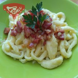 Bezlepkové bavorské špecle se slaninkou Bezlepkové bavorské špecle se slaninkou