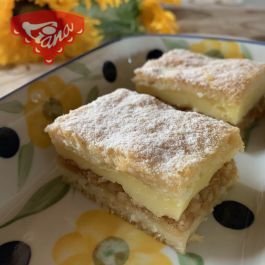 Crisp apple pie with pudding