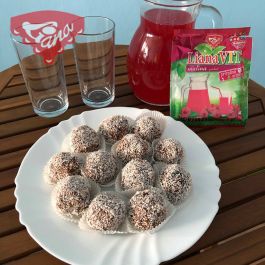 Kókuszgolyók málna itallal LIANAVIT Kókuszgolyók málna itallal LIANAVIT