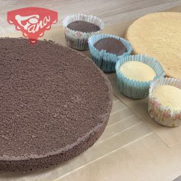 Bezlepkový piškotový korpus a muffiny z Cake mix