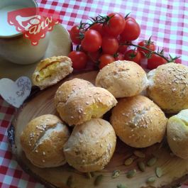 Gluten-free cheese buns without leavening Gluten-free cheese buns without leavening