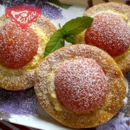 Sourdough gluten-free cheesecakes with apricots Sourdough gluten-free cheesecakes with apricots
