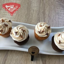 Muffiny s karamelovou šlehačkou
