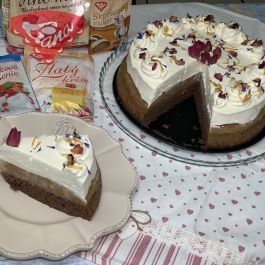 Gluten-free gingerbread cake with apples and mascarpone whipped cream