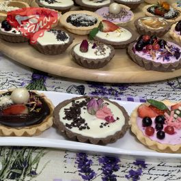 Gluten-free chocolate and fruit tartlets Gluten-free chocolate and fruit tartlets