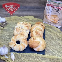 Gluten-free garlic knots and wreaths Gluten-free garlic knots and wreaths