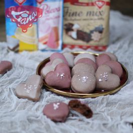 Gluten-free gingerbread cookies in sugar coating
