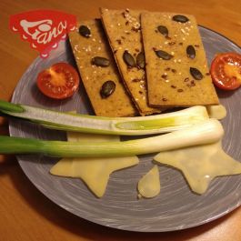Bezlepkový kváskový knäckebrot Bezlepkový kváskový knäckebrot