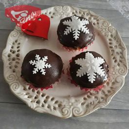 Gluten-free cupcakes baked with filling Gluten-free cupcakes baked with filling